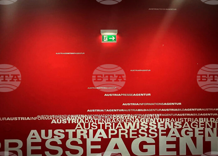 АПА: Австрия изгуби контакт с първия сириец, депортиран в родната АПА: Австрия изгуби контакт с първия сириец, депортиран в родната си страна