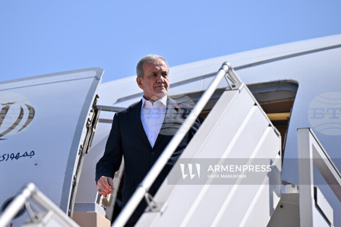 АРМЕНПРЕС: Иранският президент пристигна в Армения на официално посещение АРМЕНПРЕС: Иранският президент пристигна в Армения на официално посещение