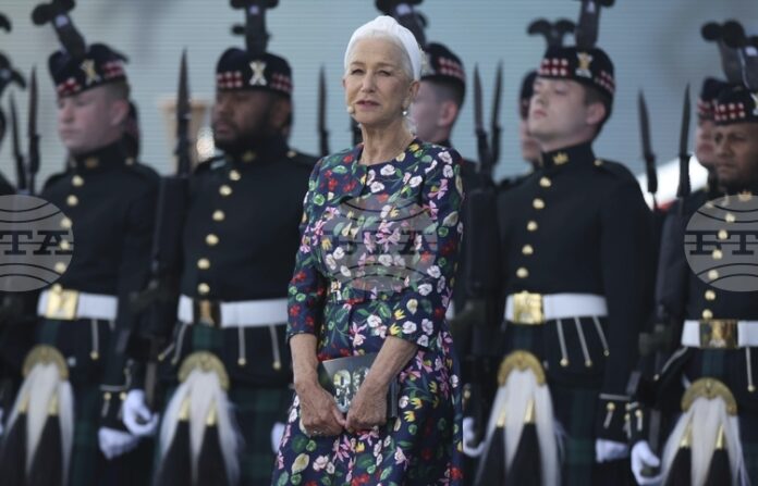 Аз съм феминистка, но Джеймс Бонд трябва да е мъж, казва актрисата Хелън Мирън