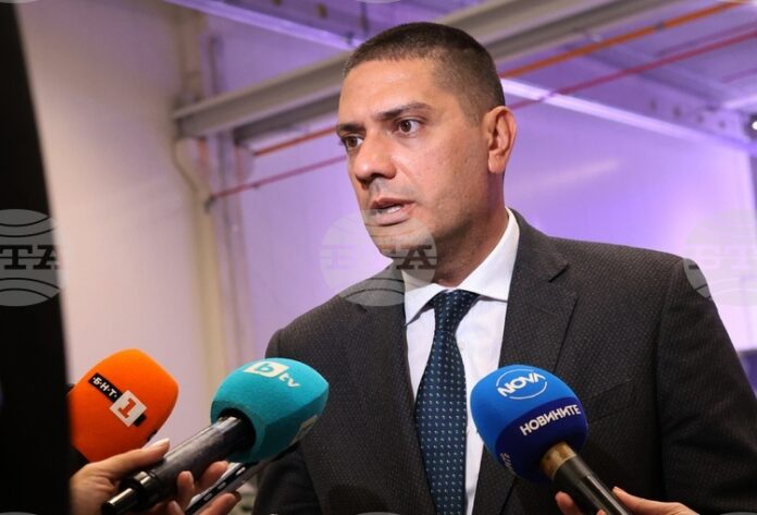 България и "Райнметал" ще си разделят наполовина инвестицията в новите заводи, съобщи председателят на парламентарната комисия по отбрана Христо Гаджев