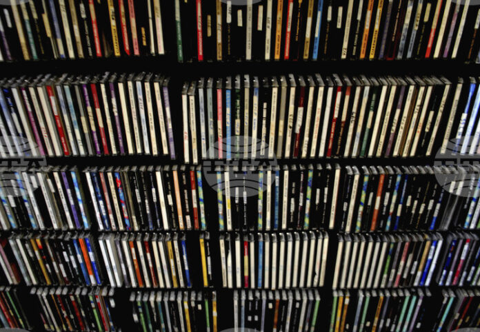 Барабанистът на „Кренбърис“ каза, че му е било трудно да слуша гласа на Долорес О'Риърдън в стари записи