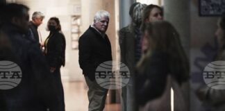 Бащата на Мигел Урибе ще го замени като кандидат на президентските избори в Колумбия