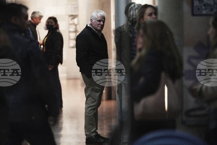 Бащата на Мигел Урибе ще го замени като кандидат на президентските избори в Колумбия