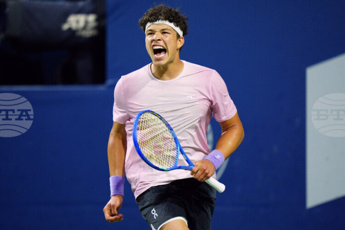 Бен Шелтън елиминира Флавио Коболи и се класира за четвъртфиналите Бен Шелтън елиминира Флавио Коболи и се класира за четвъртфиналите на Мастърс турнира по тенис в Торонто