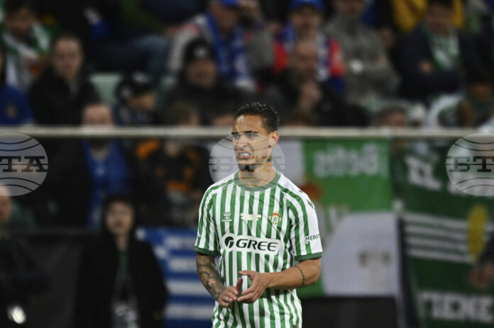 Бетис оттегли офертата си за Антони