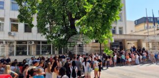 Близки и познати на блъснатото семейство от младеж с АТВ в Слънчев бряг протестираха в Пловдив с искане за справедлив процес