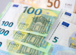 ЕС договори нови правила за по-силна защита на дребните инвеститори Брутният външен дълг на България нараства с 18,6 процента в края на юни на годишна база до 53,030 млрд. евро, по данни на БНБ