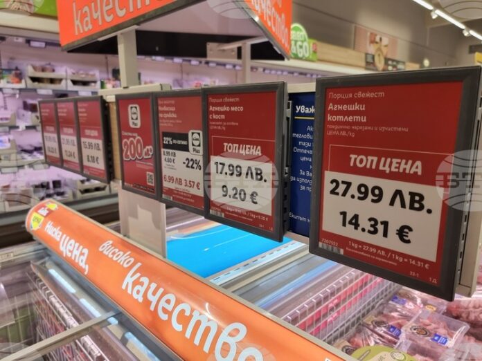 Цените на повечето стоки в Перник се изписват и в левове, и в евро, установи репортерска проверка