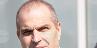 Денят на железничаря е празник на хората, които с усърдие поддържат едно от най-важните звена в икономиката и обществото ни, заяви вицепремиерът Гроздан Караджов