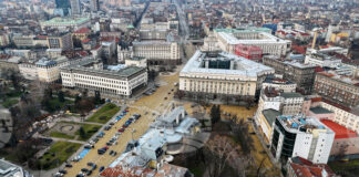 Триъгълникът на властта