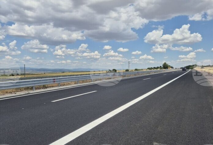 Движението при км 76 на автомагистрала "Марица" в посока Пловдив се извършва в една лента поради пътно произшествие