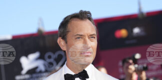 Джуд Лоу каза във Венеция, че не се страхува заради ролята си на Путин във филма "Магьосника от Кремъл"