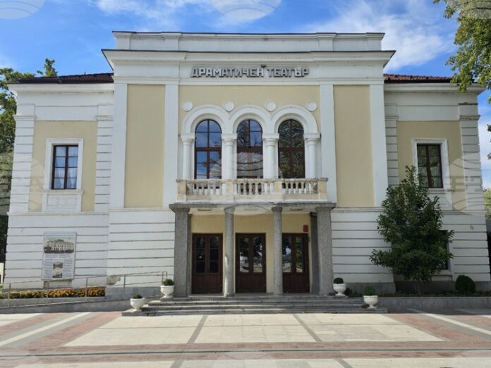 Евгени Будинов е режисьор на най-новия спектакъл на Видинския драматичен театър