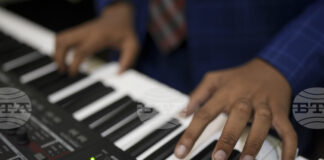 Германският музикант Константин Векер каза, че вече не може да свири на пиано заради заболяване