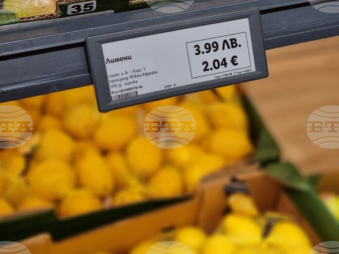 Големите търговски обекти Ямбол вече обозначават цените си в левове и евро, а малките магазини се надяват да успеят в гратисния срок