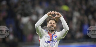 Хърватският защитник Дуйе Чалета-Цар ще подпише за един сезон с Реал Сосиедад