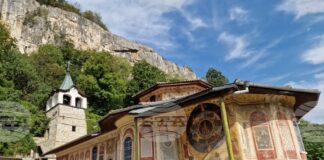 Хора от цяла България и от чужбина посетиха Преображенския манастир край Велико Търново за храмовия му празник