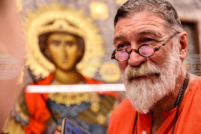Икона не се гледа, а се чете, каза пред БТА иконографът Димчо Димчовски
