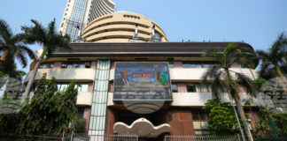 Индия се подготвя за въздействието на допълнителни американски мита, влизащи в сила от днес