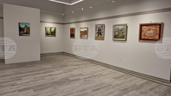 Изложба от националния пленер по живопис „Земя на славни предци“ е подредена в галерия „Петър Персенгиев“ в Нови пазар