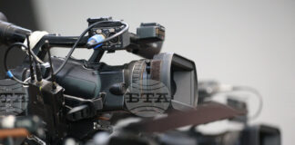 Израелски активисти нахлуха в предаване на живо, за да протестират срещу разширяването на войната в Газа