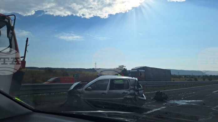 Катастрофа затруднява движението между 25-и и 26-и км на автомагистрала "Тракия" в посока Бургас