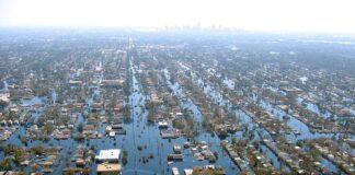 Наводненият Ню Орлиънс след урагана Катрина