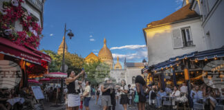 Кметството на Париж иска да ограничи автобусите с посетители и да регулира свръхтуризма във френската столица