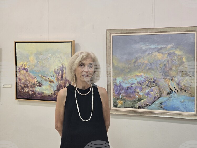 СподелиМая Бисеркова откри собствена изложба в художествена галерия Илия Бешков