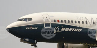 Москва се надява да заработи отново американо-руско предприятие за титан, в което участва "Боинг", каза вицепремиерът Мантуров