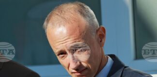 Най-вероятно през ноември ще влезе в сила забраната за мобилни устройства в час, каза министър Красимир Вълчев