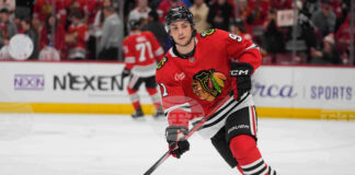 Нападателят Франк Незар продължи договора си с Чикаго