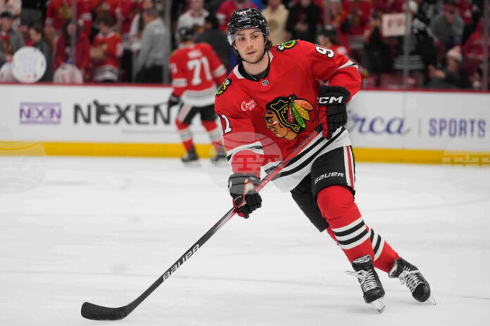 Нападателят Франк Незар продължи договора си с Чикаго