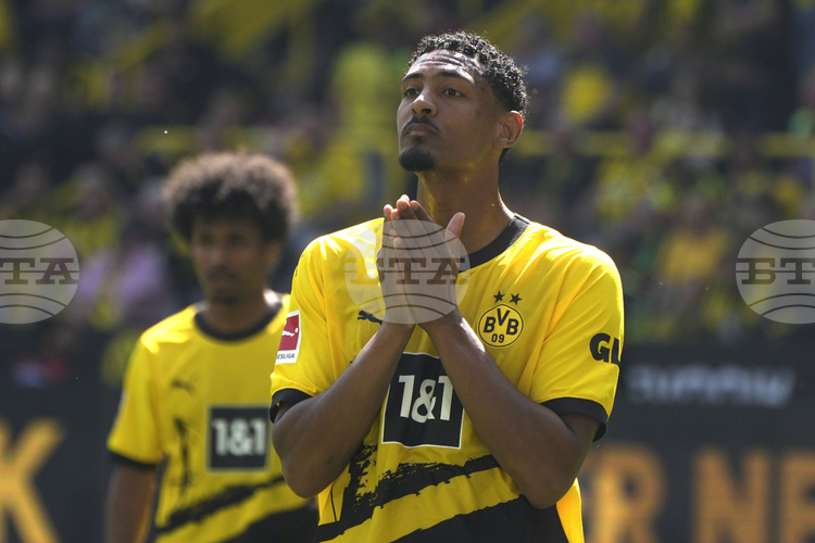 СподелиСебастиен Алер нападател на Борусия Дортмунд и национален играч на