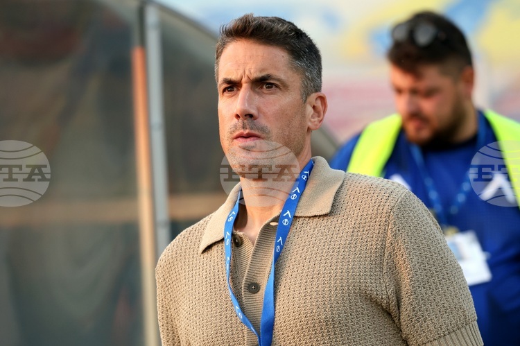 СподелиСлед драматичната загуба от Брага треньорът на Левски Хулио Веласкес