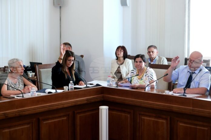 Номинационната комисия за избор на членове на Комисията за противодействие на корупцията се събира на второ заседание