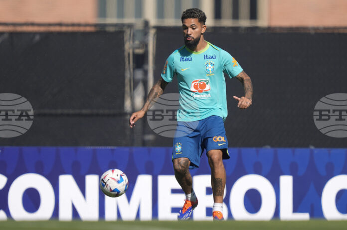 Нотингам Форест привлече бразилския халф Дъглас Луис от Ювентус под наем за един сезон