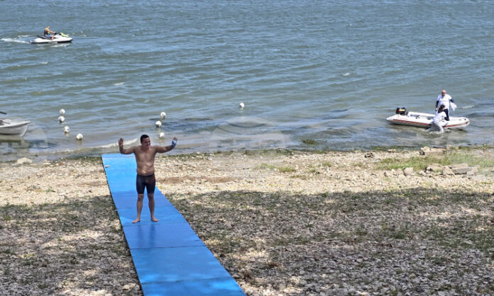 ОБНОВЕНА Цанко Цанков направи постижение за 24-часово непрекъснато плуване в ОБНОВЕНА Цанко Цанков направи постижение за 24-часово непрекъснато плуване в Дунав без неопрен и помощни средства