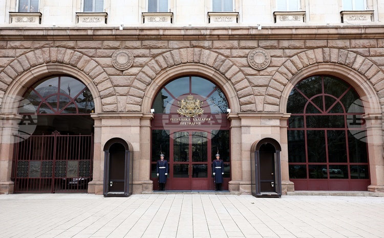 СподелиПрезидентът Румен Радев ще връчи Почетния знак на президента на