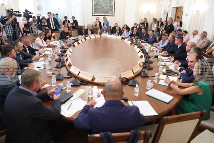 ОБНОВЕНА Създаването на Национален борд по водите за превенция на евентуални бъдещи кризи предлагат в общо решение четири парламентарни сили