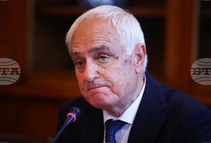 Обществената поръчка за системи за гасене на пожари от въздуха от тип „Bambi Bucket” е изпълнена в пълен обем, заяви министър Запрянов