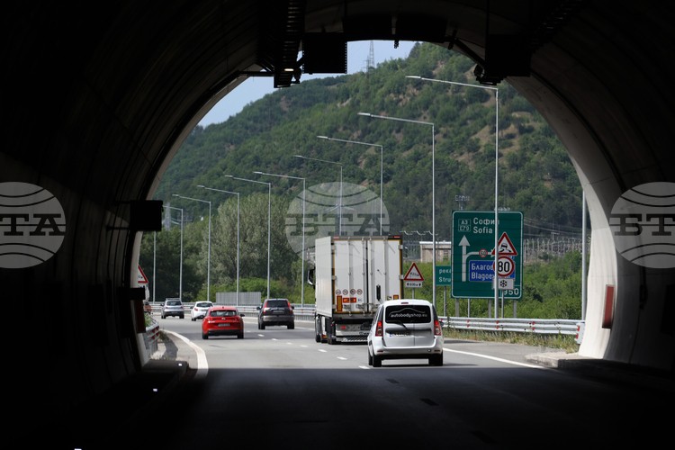 СподелиДнес и утре 21 и 22 август движението през тунел