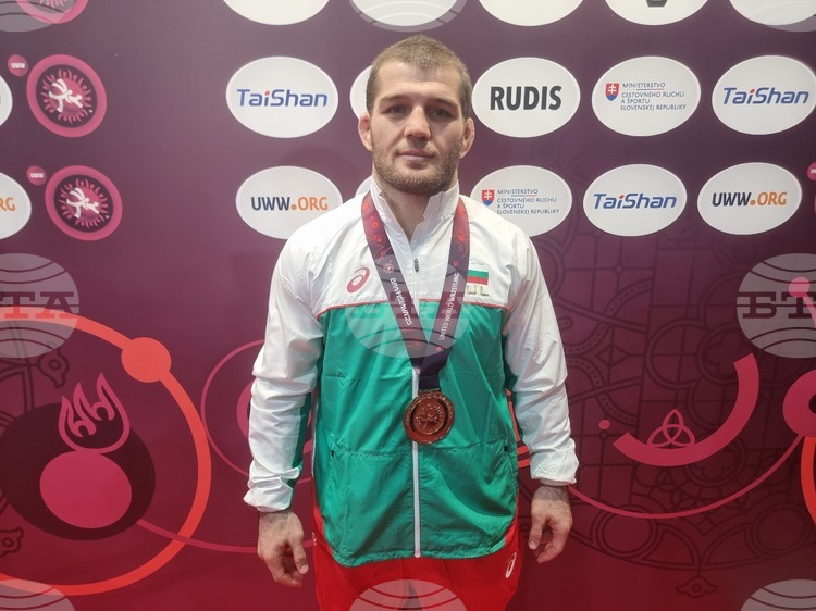 СподелиОлимпийският златен медалист Магомед Рамазанов успешно се подложи на операция