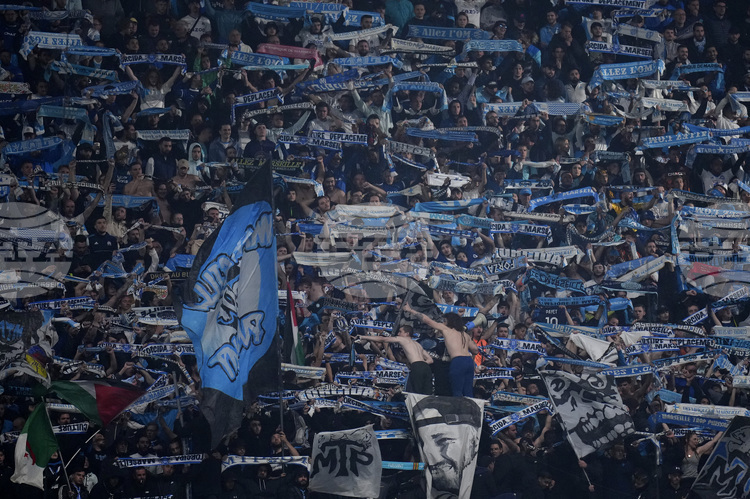 СподелиХалфът Адриен Рабио и атакуващият играч Джонатан Роу бяха добавени