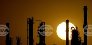 ОПЕК+ се е съгласила да увеличи добива на петрол с 548 000 барела на ден през септември