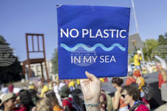 Остават три дни до евентуалното финализиране на глобален договор срещу замърсяването с пластмаса