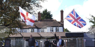 Петима души бяха арестувани във Великобритания на протести против предоставянето на убежище