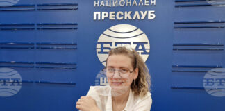 Поетесата Анна Лазарова сподели, че е щастлива отново на шуменска сцена с „Лято арт“ десет години след спечелването на конкурса „Боян Пенев“