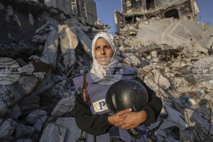 ПРЕГЛЕД НА ПЕЧАТА
                                                                                                Британски и френски издания коментират смъртоносния удар по болница в град Газа и международните реакции