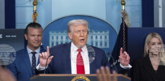 ПРЕГЛЕД НА ПЕЧАТА 
                                                                                                Тръмп повтори, че възнамерява да преговаря с Путин за "размяна на територии" – коментари от западни издания